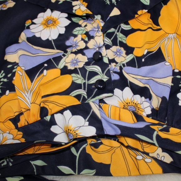 Vintage 1970’s Floral Wrap Top Button Up Blouse - Picture 4 of 8